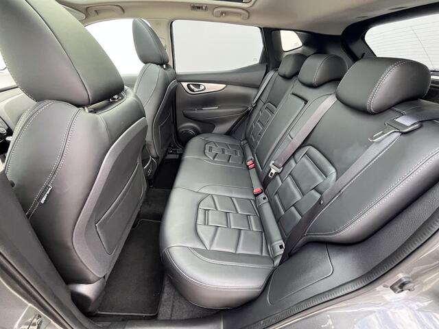 Nissan QASHQAI 1.3 DIG-T Premium Black Edition Automaat / Trekhaak (Trekgewicht 1.500kg) / Panoramadak / Verwarmde Voorstoelen / 360° Camera / Apple Carplay & Android Auto / Elektrisch Verstelbare Bestuurdersstoel / Cruise- en Climate Control / Keyless Entry & Start /