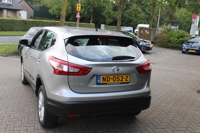 Nissan QASHQAI 1.2 Acenta AUTOMAAT! WEINIG KM!