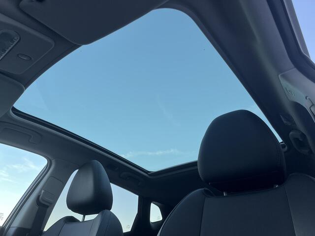 Nissan QASHQAI 1.2 Tekna / Automaat / 100% Dealeronderhouden / Trekhaak / Navigatie full map / Panoramadak / Stoelverwarming / Keyless Entry & Start /