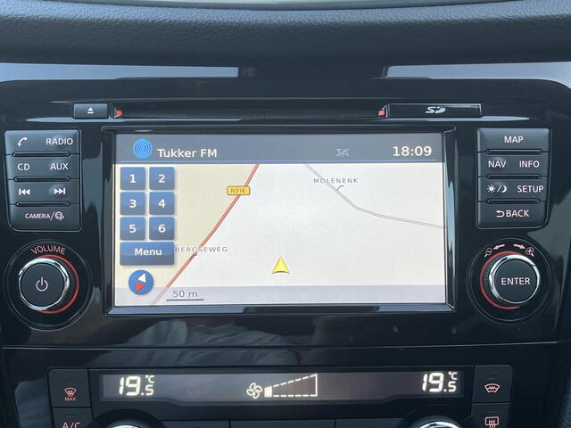 Nissan QASHQAI 1.2 Tekna / Automaat / 100% Dealeronderhouden / Trekhaak / Navigatie full map / Panoramadak / Stoelverwarming / Keyless Entry & Start /