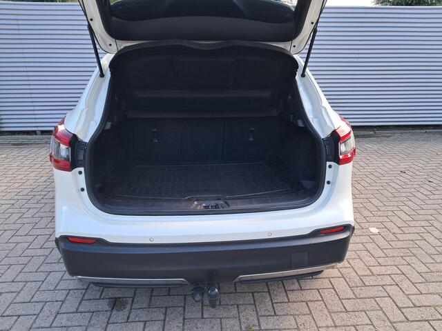Nissan QASHQAI 1.3 DIG-T Tekna met Panoramadak! | Clima | Cruise | Navigatie | PDC | Trekhaak | Ndl auto | RIJKLAARPRIJS INCL 12 MAANDEN GARANTIE EN BEURT