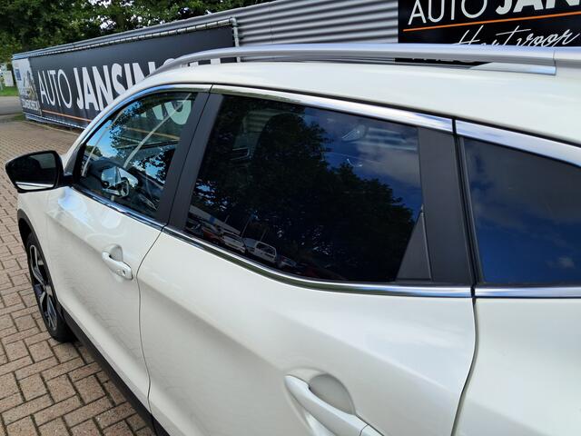 Nissan QASHQAI 1.3 DIG-T Tekna met Panoramadak! | Clima | Cruise | Navigatie | PDC | Trekhaak | Ndl auto | RIJKLAARPRIJS INCL 12 MAANDEN GARANTIE EN BEURT
