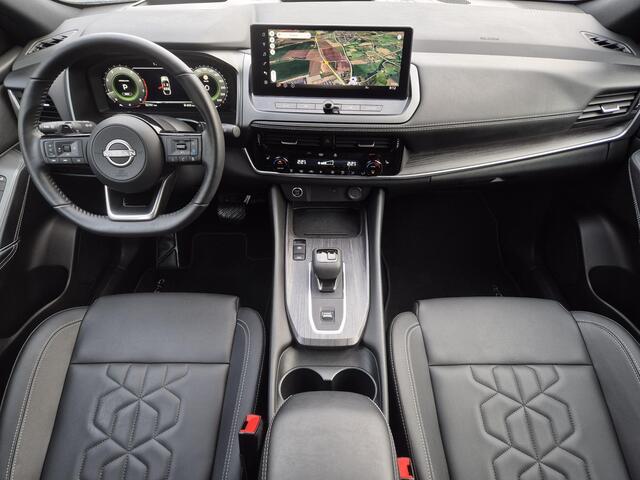 Nissan QASHQAI 1.3 MHEV Xtronic Tekna Automaat / Fabrieksgarantie tot 04-2028 / Nieuw Model / Facelift / Cold Pack / HUD / Trekgewicht 1800 kg / Stuur-, Stoel en Voorruit verwarming / Elektrische achterklep / Rondomzicht camera / Adaptief CC / Apple Carplay Android Auto