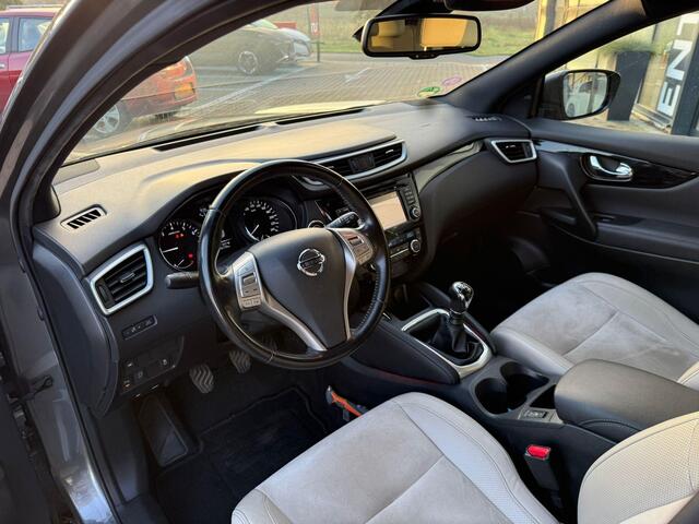Nissan QASHQAI 1.6 Tekna 17" *Trekhaak & Stoelverwarming*