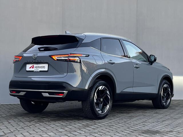 Nissan QASHQAI 1.3 MHEV Xtronic N-Connecta / Fabrieksgarantie tot 03-2028 / Facelift Nieuw Model / Panorama dak / Cold Pack / HUD / Trekgewicht 1800 kg / Stuur-, Stoel en Voorruit verwarming / Elektrische achterklep / Camera 360° / Adaptief CC / Apple Carplay Android A
