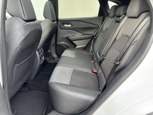 Nissan QASHQAI 1.3 MHEV Xtronic N-Connecta / Fabrieksgarantie tot 03-2028 < 100.000 km / Panoramadak / Head-up display / Elek. Klep / Cold Pack / Easy Pack / Facelift / Trekgewicht 1800 kg / Elektrische achterklep / Stuur-, Stoel en Voorruit verwarming / Rondomzicht cam