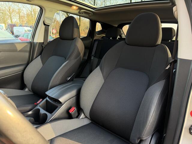 Nissan QASHQAI 1.3 DIG-T N-Connecta / Camera / Parkeersensoren / Trekhaak 1.300KG / Panoramadak / Carplay