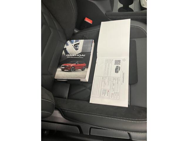 Nissan QASHQAI 1.3 MHEV Xtronic N-Design / Panoramadak / Stoel- en Stuurverwarming / Google Maps Navigatie / Verwarmde Voorruit / Leder/Alcantara Bekleding / 360 Graden Camera / Dual Zone Climate Control / Adaptive Cruise Control /