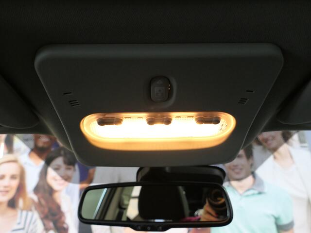 Nissan QASHQAI 1.2 N-Connecta - PANORAMADAK! - Trekhaak - Rondom camera - Navi