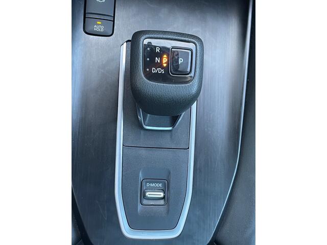 Nissan QASHQAI 1.3 MHEV Premiere Edition Automaat Navigatie, Panoramadak, Trekhaak, Pro-Pilot, LED, Head Up Display, Dodehoek Detectie, 360 Camera,