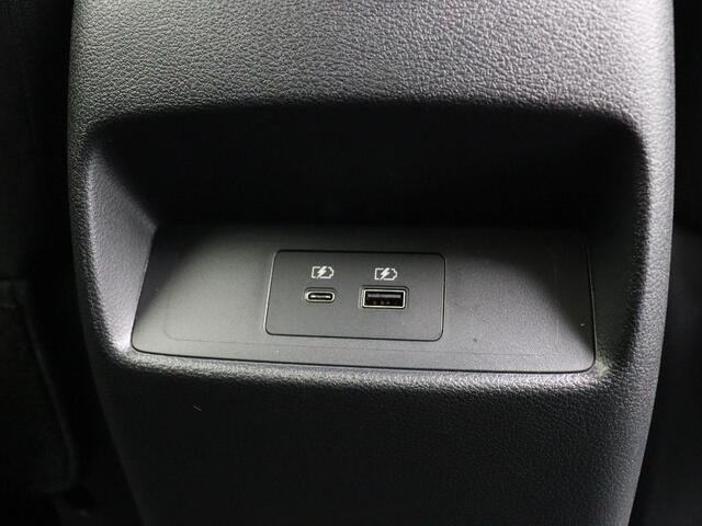 Nissan QASHQAI 158pk MHEV Xtronic N-Connecta | Trekhaak | Stoel, Stuur en Voorruitverwarming | Keyless Entry | Rondom Camera's |