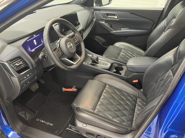 Nissan QASHQAI 1.3 MHEV Xtronic Tekna Plus / Eerste Eigenaar / Dealer Onderhouden / Afneembare Trekhaak 1800 KG / Lederen Bekleding / Bose Audio / Navigatie / Panoramadak / 360 Graden Camera / Elektrische Kofferbak / Elektrisch Verstelbare Stoel met Geheugen /