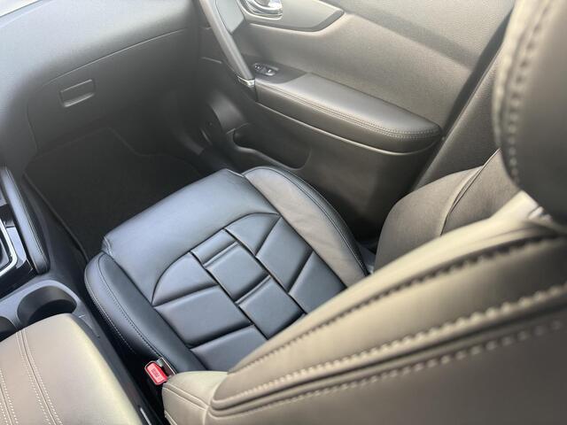 Nissan QASHQAI 1.3 DIG-T Tekna + / Trekhaak 1500 KG / All Seasonbanden / Lederen Bekleding / Panoramadak / Bose Audio / Stoelverwarming / Verwarmde Voorruit / Navigatie / 360 Graden Camera /