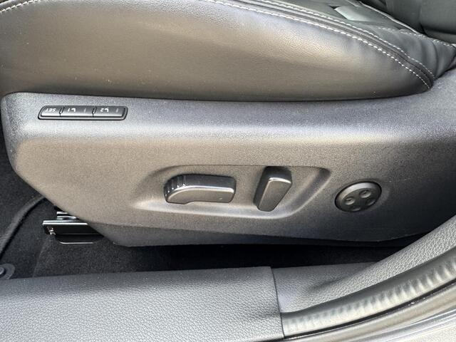 Nissan QASHQAI 1.3 DIG-T Tekna + / Trekhaak 1500 KG / All Seasonbanden / Lederen Bekleding / Panoramadak / Bose Audio / Stoelverwarming / Verwarmde Voorruit / Navigatie / 360 Graden Camera /