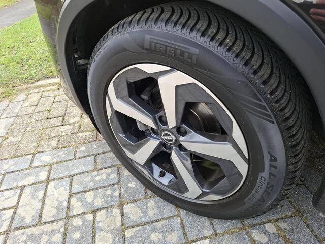 Nissan QASHQAI 1.3 MHEV Premiere Edition 13" Multimedia | Panorama dak | All Seasons | 360 Camera |