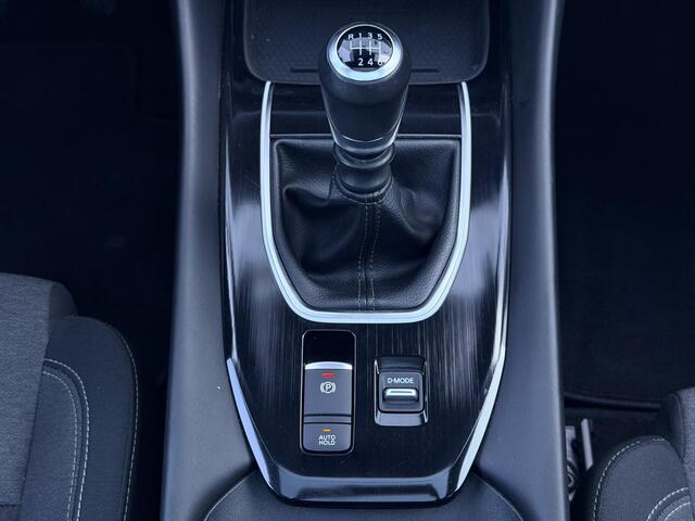 Nissan QASHQAI 1.3 MHEV Premiere Edition / Panoramadak / All Seasonbanden / Trekhaak 1.400 KG / Achteruitrijcamera / Navigatie / Elek. Achterklep / Climate Control / Adaptive Cruise Control /