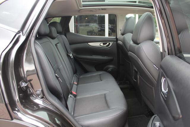 Nissan QASHQAI 1.2 Tekna / Trekhaak / Panoramadak / 360Camera / Navigatie / Keyless / Dodehoek / Cruise Control / DAB / 19''