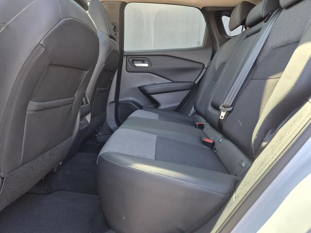 Nissan QASHQAI 1.3 MHEV Xtronic N-Connecta / Facelift Model / Fabrieksgarantie tot 04-2028<100.000 / Trekgewicht 1800 kg / Cold Pack & Pack Easy / Panorama dak / Head Up Display / Elektrische achterklep / Adaptief cruise control / Rondomzicht camera /