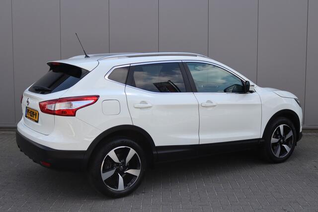Nissan QASHQAI 1.2DIG-T 116PK Automaat N-Connecta Pano-dak/Stoelverwarming/Camera/Navigatie