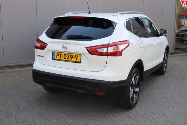 Nissan QASHQAI 1.2DIG-T 116PK Automaat N-Connecta Pano-dak/Stoelverwarming/Camera/Navigatie