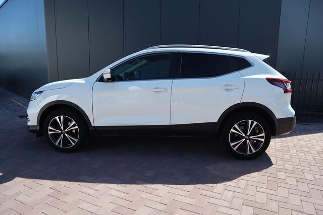 Nissan QASHQAI 1.3 DIG-T Design Edition Automaat Panoramadak Trekhaak Camera Etc. Etc.