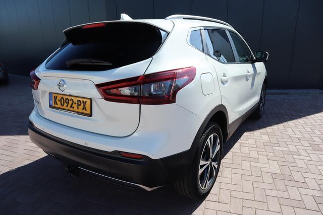 Nissan QASHQAI 1.3 DIG-T Design Edition Automaat Panoramadak Trekhaak Camera Etc. Etc.