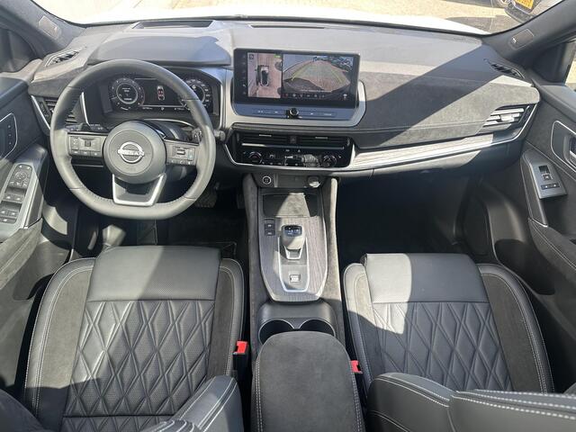 Nissan QASHQAI 1.3 MHEV Xtronic Tekna Plus Automaat / 1800kg Trekgewicht / Apple Carplay Android Auto / Bose Audio Installatie / Panorama Dak / Stoel,- Stuur en Voorruit Verwarming / Leder- Alcantara Interieur /