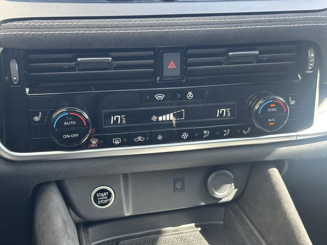 Nissan QASHQAI 1.3 MHEV Xtronic Tekna Plus Automaat / 1800kg Trekgewicht / Apple Carplay Android Auto / Bose Audio Installatie / Panorama Dak / Stoel,- Stuur en Voorruit Verwarming / Leder- Alcantara Interieur /