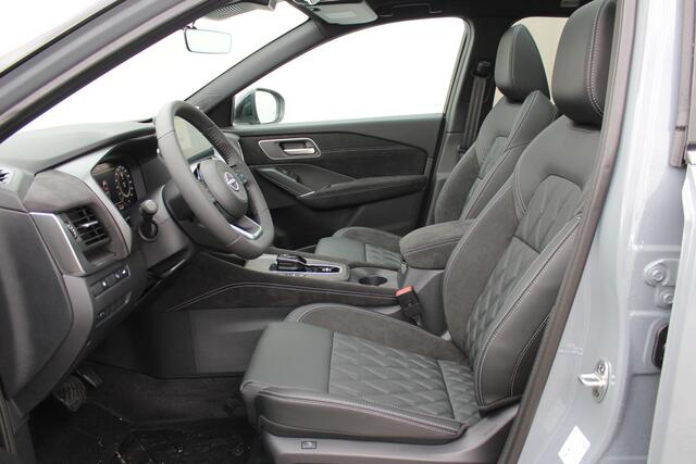 Nissan QASHQAI 1.5 e-Power Tekna Plus / Panoramadak / Lederen bekleding / Lichtmetalen Velgen 20" / BOSE Audio / Google Maps Navigatie / Elektrische Kofferbak / Elektrisch Verstelbare Stoelen met Geheugen /