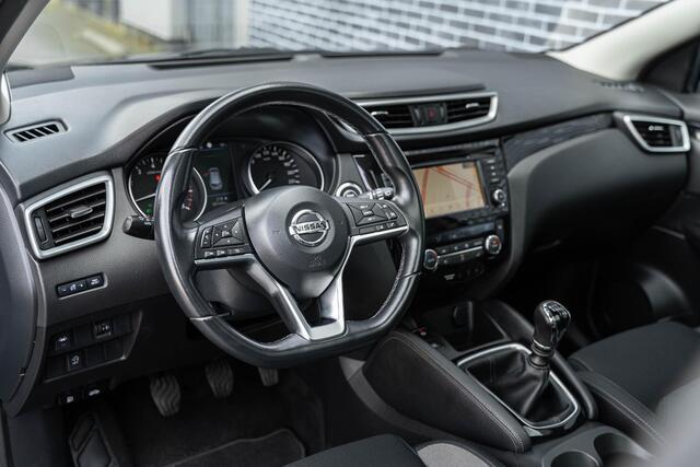 Nissan QASHQAI 1.3 DIG-T 140 N-Connecta | Panoramadak | 360 Graden Camera | Parkeersensoren | Navigatie | Lichtmetalen Velgen 18 inch | Cruise Control | Keyless Entry
