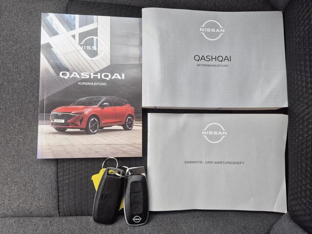 Nissan QASHQAI 1.3 MHEV Xtronic N-Connecta / Fabrieksgarantie tot 12-03-2028 / All season banden / Panoramadak / 1800kg Trekgewicht / Cold Pack & Pack Easy / Head Up Display / Rondomzicht camera / Adaptief cruise control / Draadloze telefoon lader /