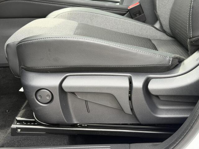 Nissan QASHQAI 1.3 MHEV Xtronic N-Connecta / Panoramadak / 1800kg Trekgewicht / Cold Pack / Dodehoek Detectie / Adaptieve Cruise / Head up display / 360 Camera / Stoel & Stuurwiel Verwarming /