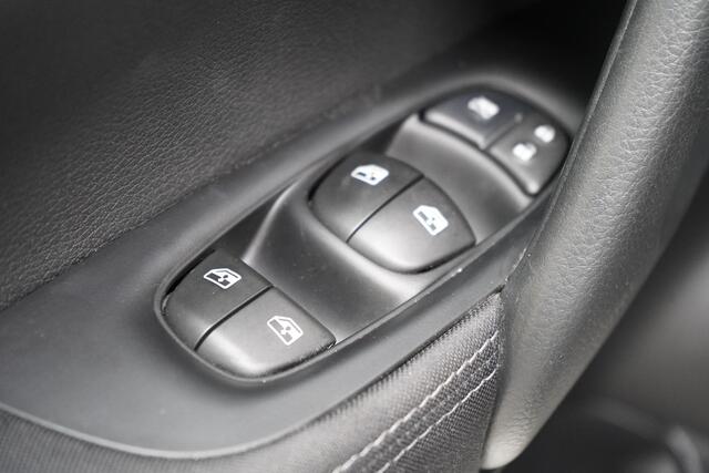 Nissan QASHQAI 1.3 DIG-T N-Connecta | 360 camera | Stoelverwarming | Panoramadak | Keyless | Navigatie