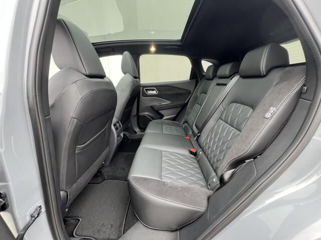 Nissan QASHQAI 1.3 MHEV Xtronic Tekna Plus / Fabrieksgarantie tot 10-2028 / Panorama dak / HUD / BOSE audio / Leder / Stuur- en stoelverwarming / 1.800 kg trekgewicht / Navigatie / Apple Carplay Android / 20" LM wielen & All Season banden /