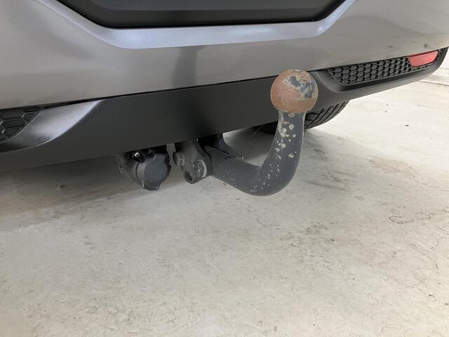 Nissan QASHQAI 1.3 MHEV Xtronic Tekna Plus / Eerste Eigenaar / Dealer Onderhouden / Trekhaak 1800 KG / Panoramadak / BOSE Audio / All Seasonbanden / Massagestoelen / Lederen Bekleding / HUD / Elektrische Kofferbak /