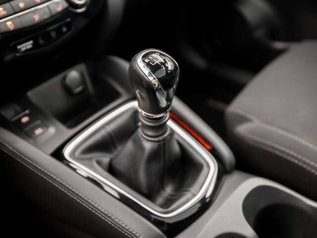 Nissan QASHQAI 1.2 N-Connecta (PANORAMADAK, NAVIGATIE, 360 CAMERA, GETINT GLAS, SPORTSTOELEN, CRUISE, NIEUWE APK, NIEUWSTAAT)