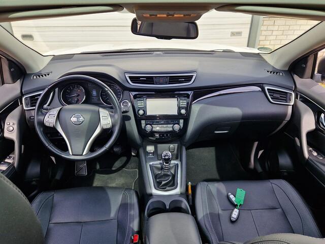 Nissan QASHQAI 1.6 Tekna / Pano / Trekhaak / All Seasons / Dealer Onderhouden / Cruise Control / Navigatie / 360 Camera / Stoelverwarming /