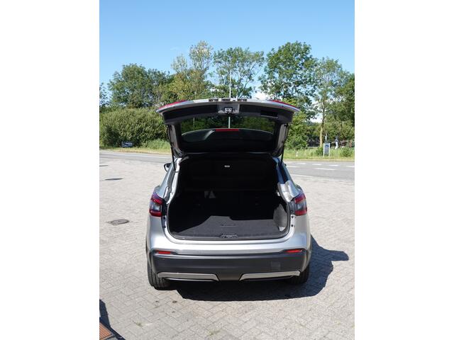 Nissan QASHQAI 1.3 DIG-T AUT. N-Connecta PANO | LMV | CRUISE | CAMERA | ECC