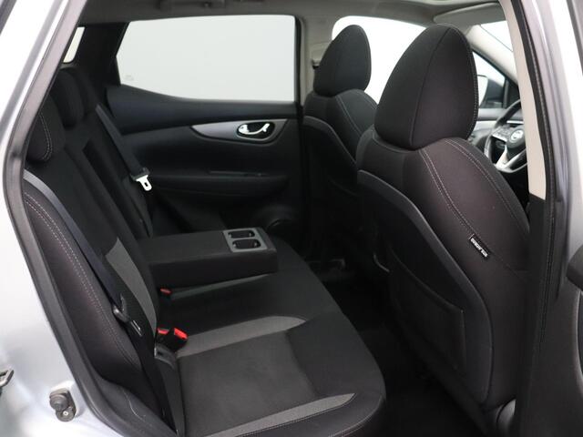 Nissan QASHQAI 1.3 DIG-T N-Connecta | Panorama dak | Trekhaak | Climate Control | Cruise Control |