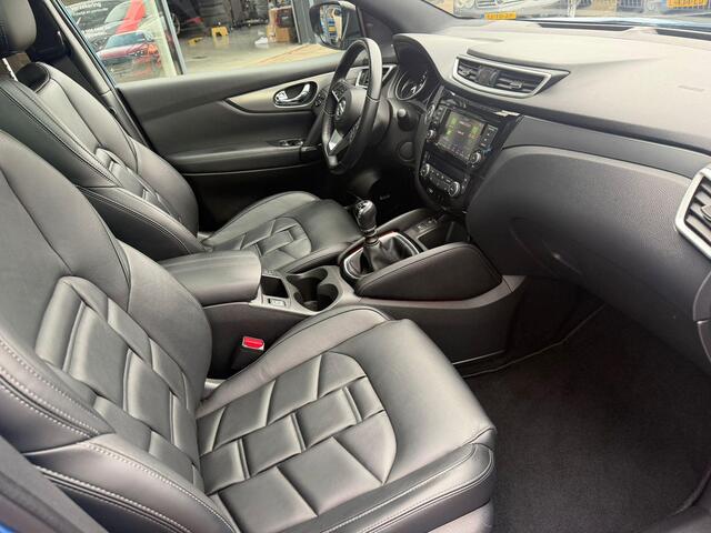 Nissan QASHQAI 1.3 DIG-T Tekna + AFNEEMBARE TREKHAAK | LEDER | 360 GRADEN CAMERA | BOSSE | ELEKTRISCH VERSTELBARE STOELEN | STOELVERWARMING | STUURVERWARMING | STOELKOELING | PANORAMADAK | NAVIGATIE | LED | DODEHOEK DETECTIE | APPLE CARPLAY / ANDROID AUTO | ADAPTIEVE CRUISECONTROL |