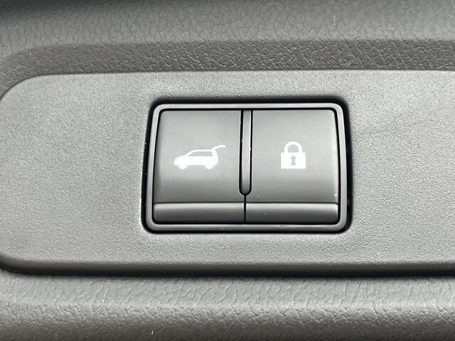 Nissan QASHQAI 1.3 MHEV Xtronic Tekna / Stuur- Stoel- en voorruitverwarming / Elektrische achterklep / Google maps navigatie / Stoelgeheugen / Head-up display