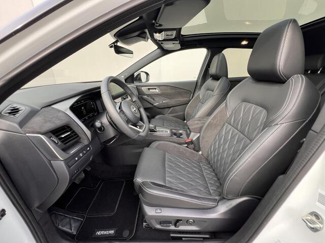 Nissan QASHQAI 1.3 MHEV Xtronic Tekna Plus / Dealer onderhouden / 10 jaar Nissan More / Panorama dak / Stoelmassage / Stuur- en stoelverwarming / HUD / Navigatie / Leder / Elektrische stoelen & klep / Apple Carplay Android / 20" LM wielen & All Season banden /