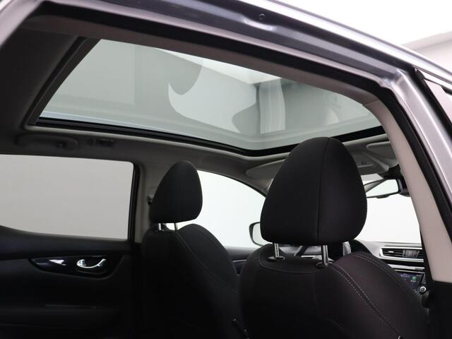 Nissan QASHQAI 1.3 DIG-T N-Connecta | Automaat | Panoramadak | Lichtmetalen velgen | Trekhaak | Stoelverwarming | 360 Camera |