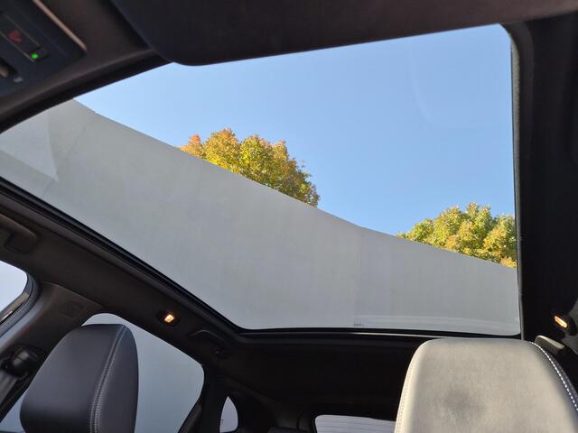 Nissan QASHQAI 1.3 MHEV Xtronic Tekna Plus / Dealer onderhouden / Elektrisch achterklep / All season banden / head-up display / Panoramadak / Apple Carplay Android Auto / Trekgewicht 1.400 kg / Keyless Entry/Start / rondomzicht camera / Stuur- Stoel & Voorruitverwarming /