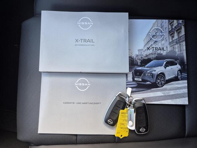Nissan X-TRAIL 1.5 e-Power Tekna Automaat / HUD / Glazen schuif- en kanteldak / Elektrische achterklep / Stuur-, Stoel en Achterbank verwarming / Rondomzicht camera / Adaptief CC / Apple Carplay Android Auto / Voorruit verwarming /