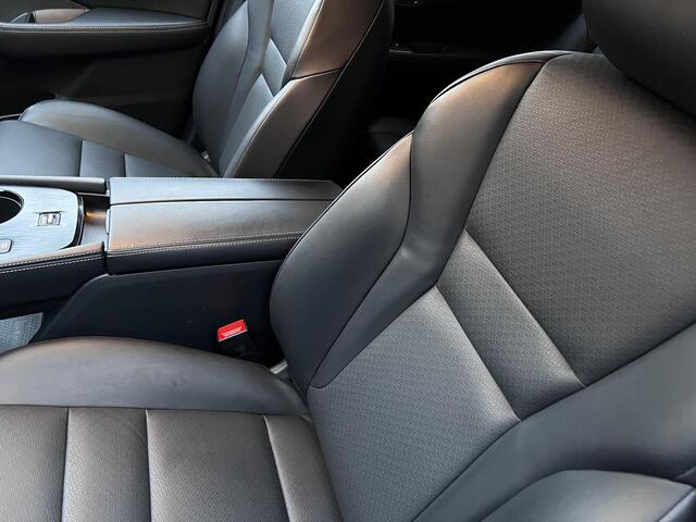 Nissan X-TRAIL 1.5 e-Power Tekna Automaat / Fabrieksgarantie tot 03-2028 < 100.000km / Leder / Panorama schuifdak / Elektrische stoelen en klep / Stuur-, stoel- & achterbankverwarming / Navi / HUD / Camera 360° / LM 19" wielen + All Season banden /