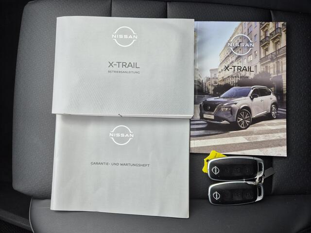 Nissan X-TRAIL 1.5 e-Power Tekna Automaat / Fabrieksgarantie tot 05-2028 / Dealer onderhouden / All Season banden / Stuur-, Stoel en Achterbank verwarming / Head Up Display / Elektrische achterklep / Rondomzicht camera / Adaptief CC /