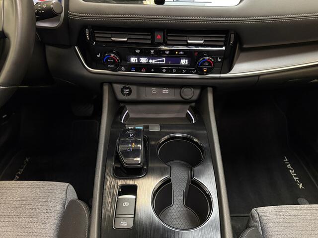 Nissan X-TRAIL 1.5 e-Power Limited Edition I Trekhaak I Panoramadak I Adaptive Cruise I Stoelverwarming I Verwarmde Achterbank I CarPlay I Camera I