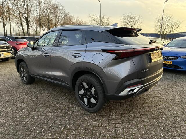 Omoda 5 1.5 T-GDi Hybride Premium | ECC | Navigatie | Elektrische Achterklep | Leder | Schuif-kanteldak | Winterpakket | Rondom zicht Camera | 18" LM-Velgen