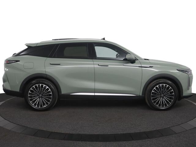 Omoda 9 SHS 1.5T-GDi SHS-P Premium - Panoramadak - 140km actieradius plug in hybride - Parkeerhulp voor en achter - Direct leverbaar